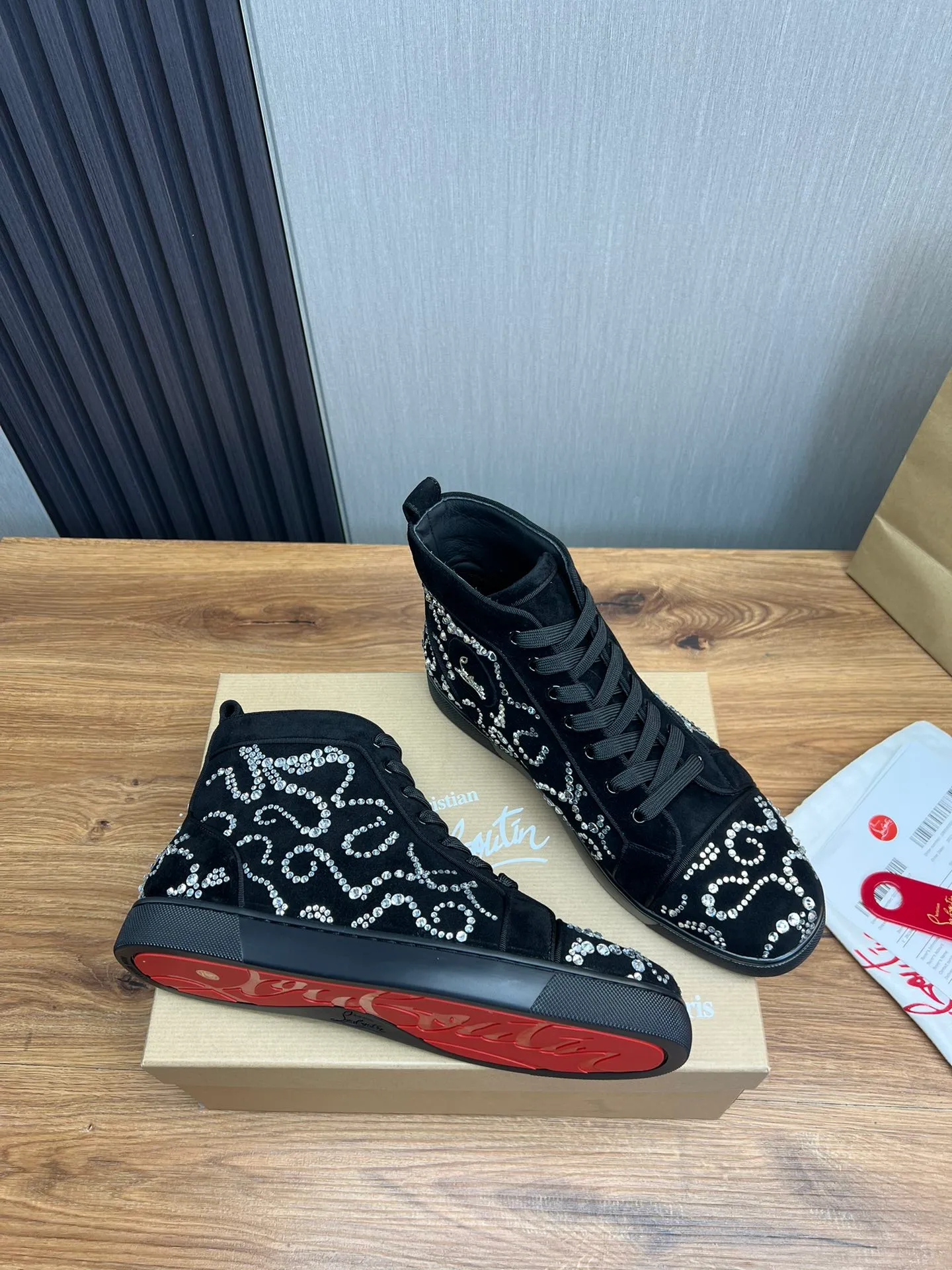 Men's shoes 💰740💰 CL popular red-soled boots 🆑 1:1 original mold, Christian* Louboutin, imported cow velvet hot rhinestones + water-dyed cowhide lining, original outsole ⬆️ wear-resistant and non-slip, full set of counter packaging 🎁38-45 (customized for 45, non-refundable)